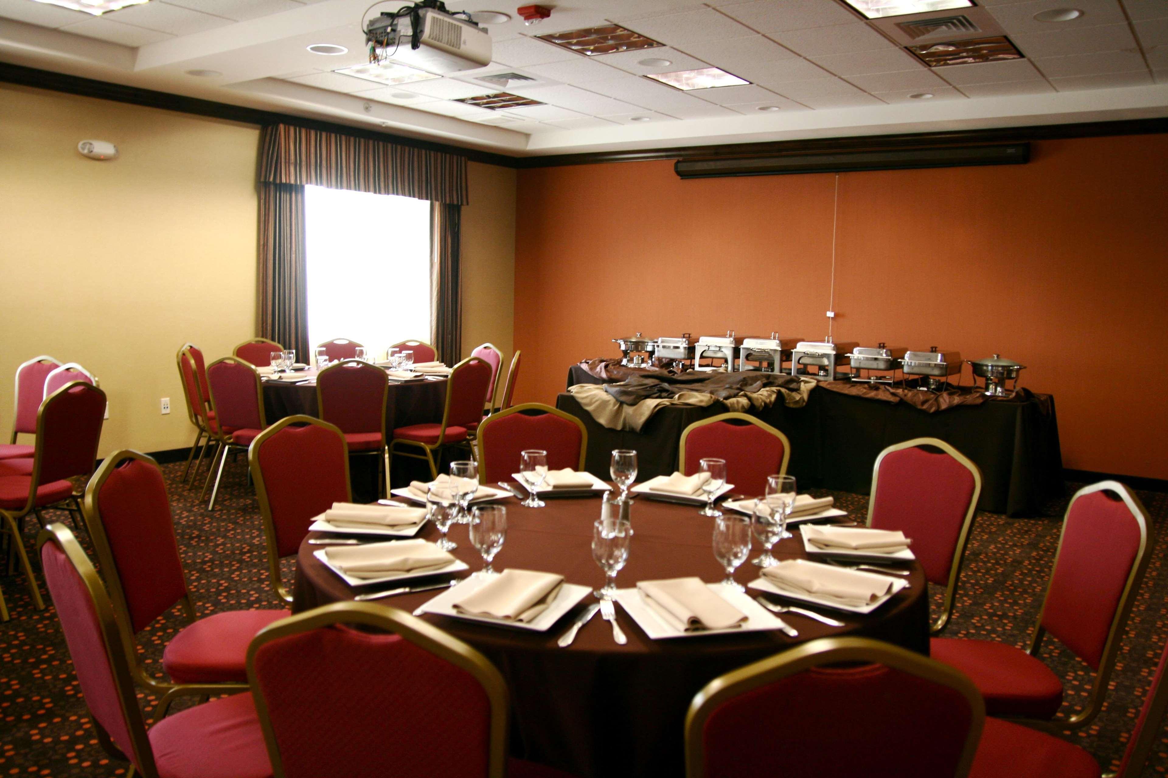 Hampton Inn & Suites Folsom Restaurant photo