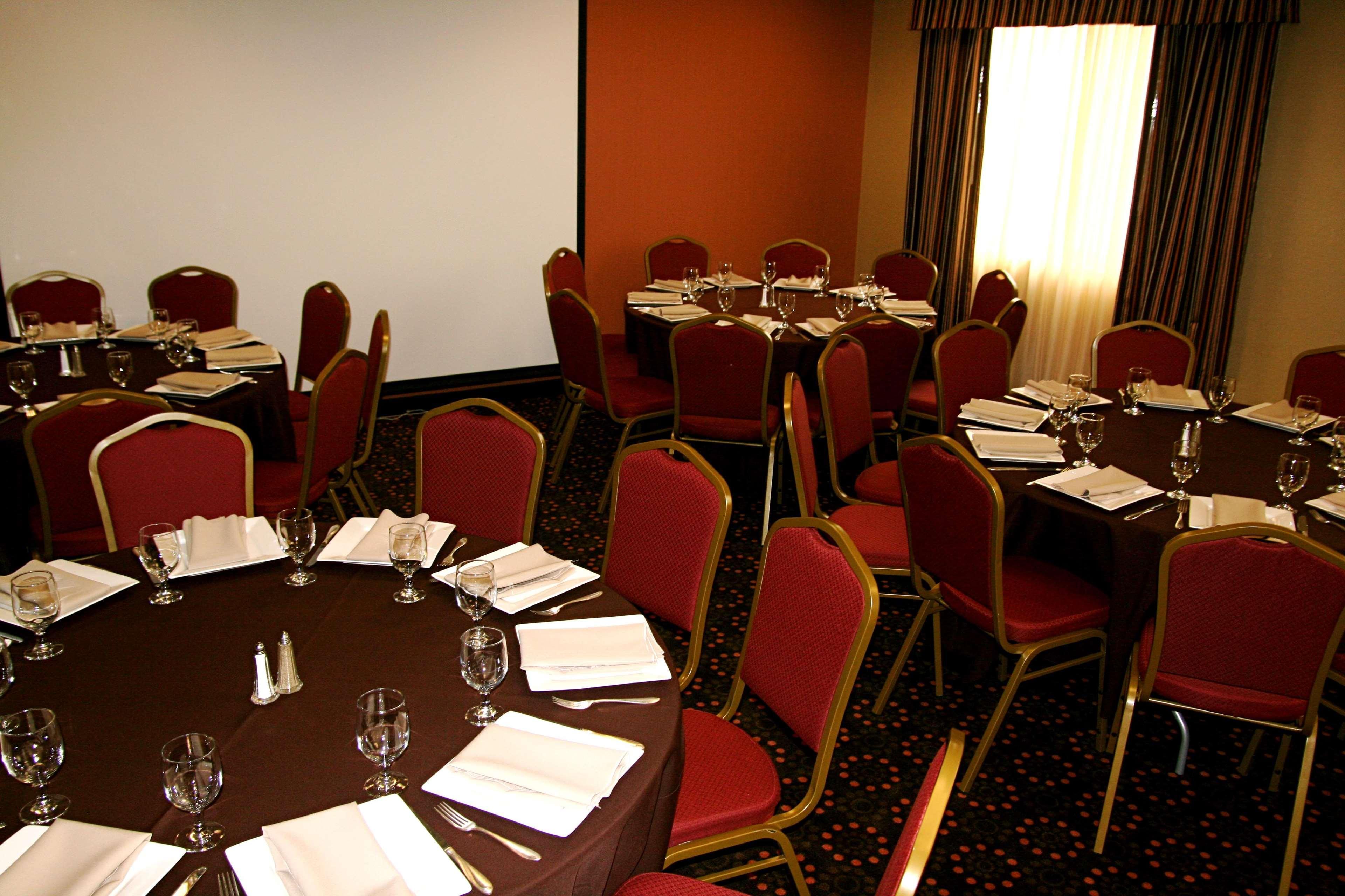 Hampton Inn & Suites Folsom Restaurant photo
